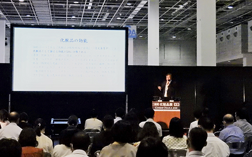 社長 楊建中は大阪で開催された国際化粧品展で「コロナ後の中国化粧品市場展望」をテーマに講演を行いました